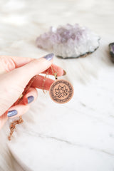 Lotus Çiçekli Bakır Kolye