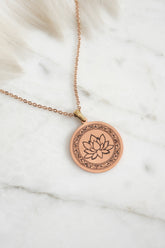 Lotus Çiçekli Bakır Kolye