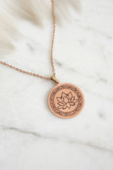 Lotus Çiçekli Bakır Kolye