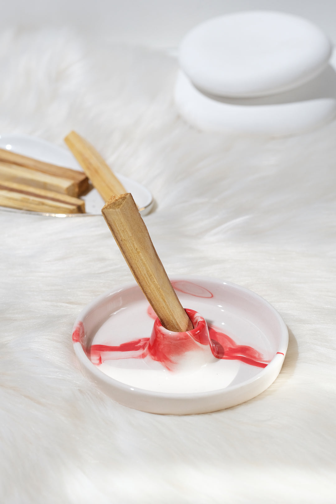 Palo Santo Ağaç Beyaz Kırmızı Seramik Tütsülük